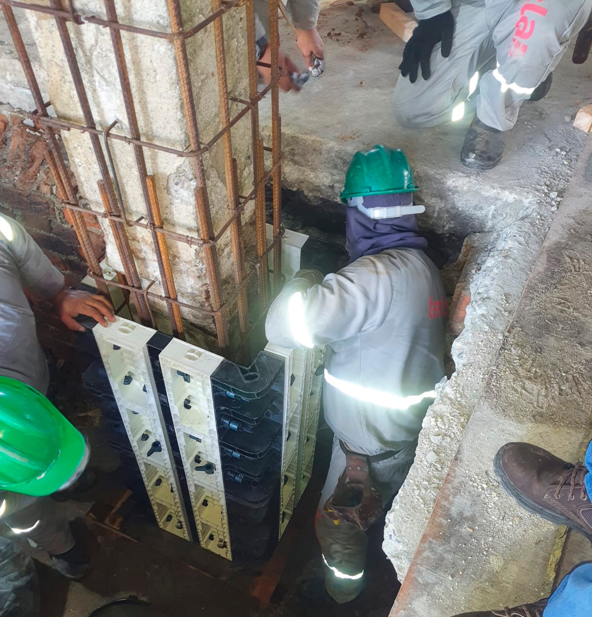 Locação de fôrmas para retrofit estrutural com o Sistema Planex