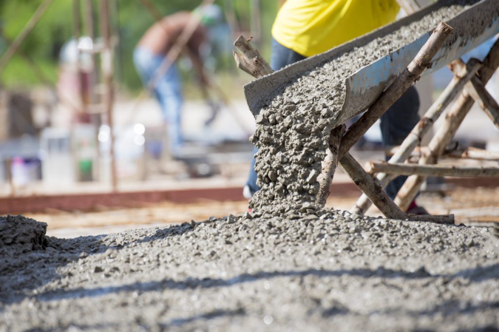 Lançamento de concreto convencional em obra