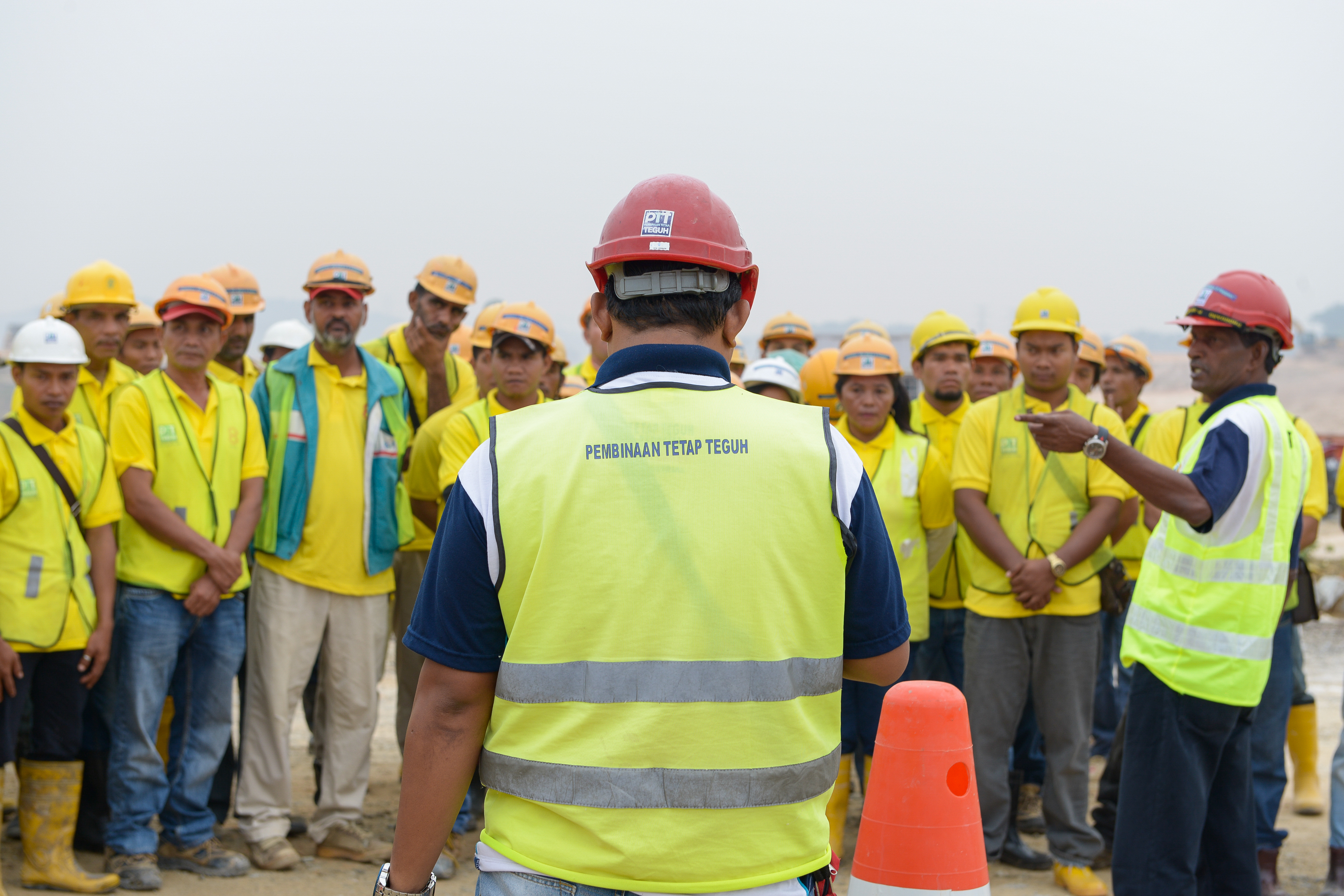 conscientização-de-funcionário-na-obra