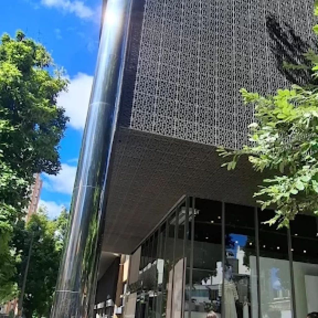 Fachada de Prédio com Grim Grid Atex