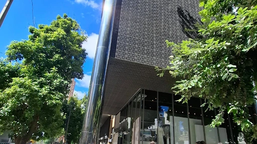 Fachada de Prédio com Grim Grid Atex
