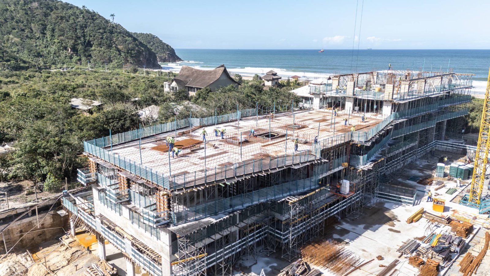 Obra com fôrmas reutilizáveis Atex para laje maciça, vista aérea