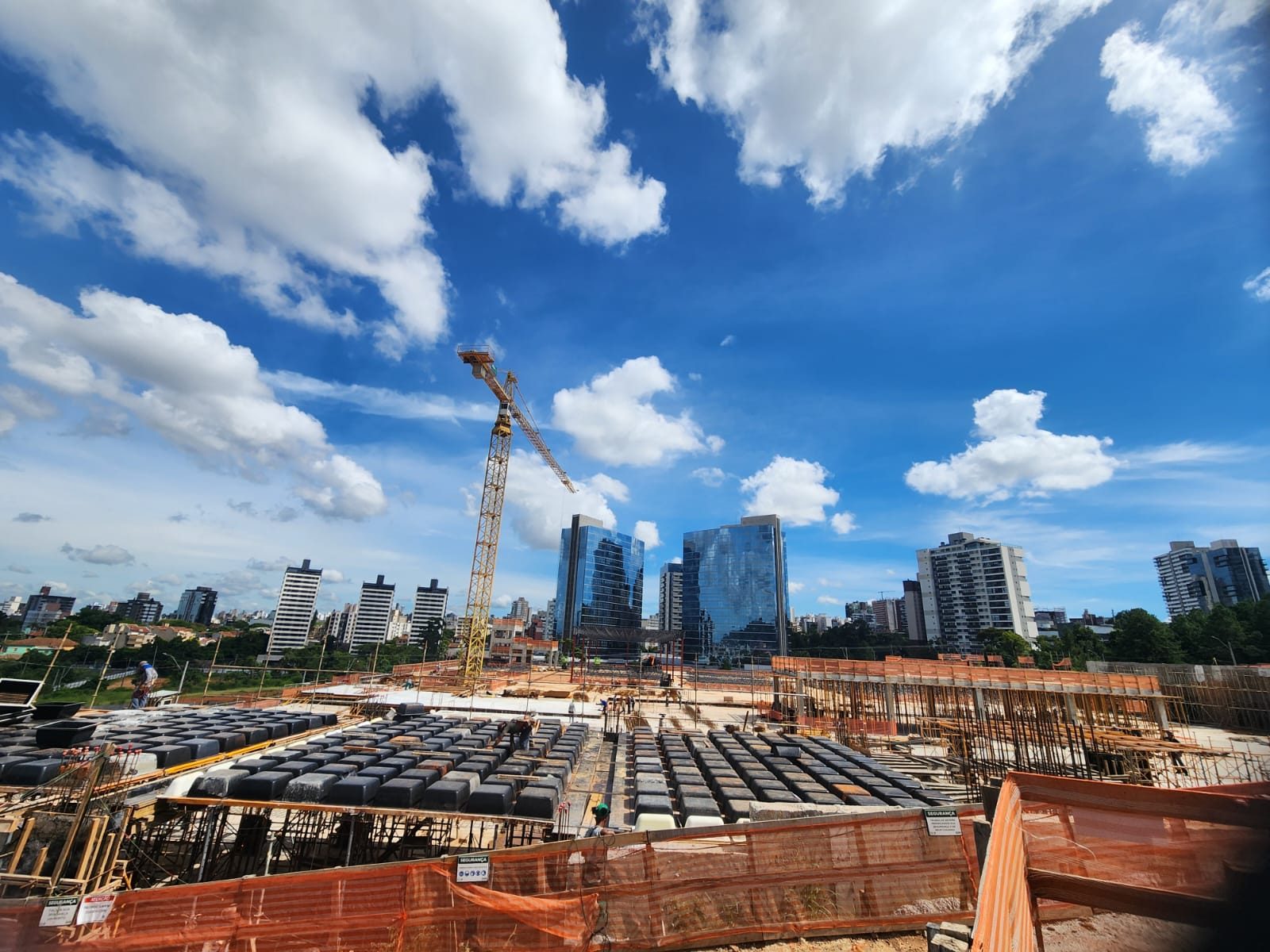 Residencial Beach Sky, obra com sistema Atex, foto 1