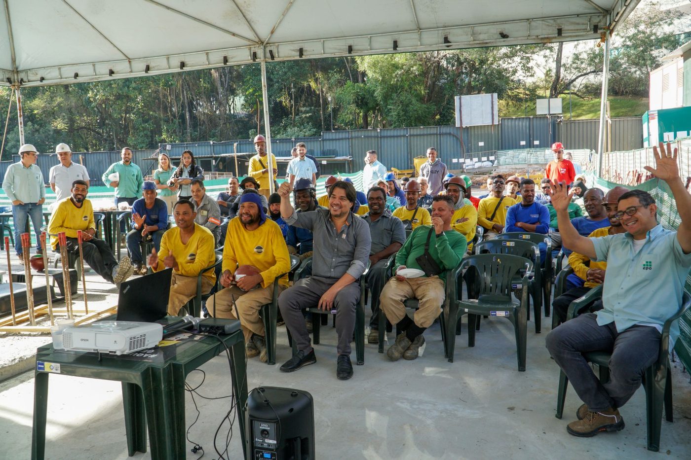 Equipes da obra após o treinamento Atex